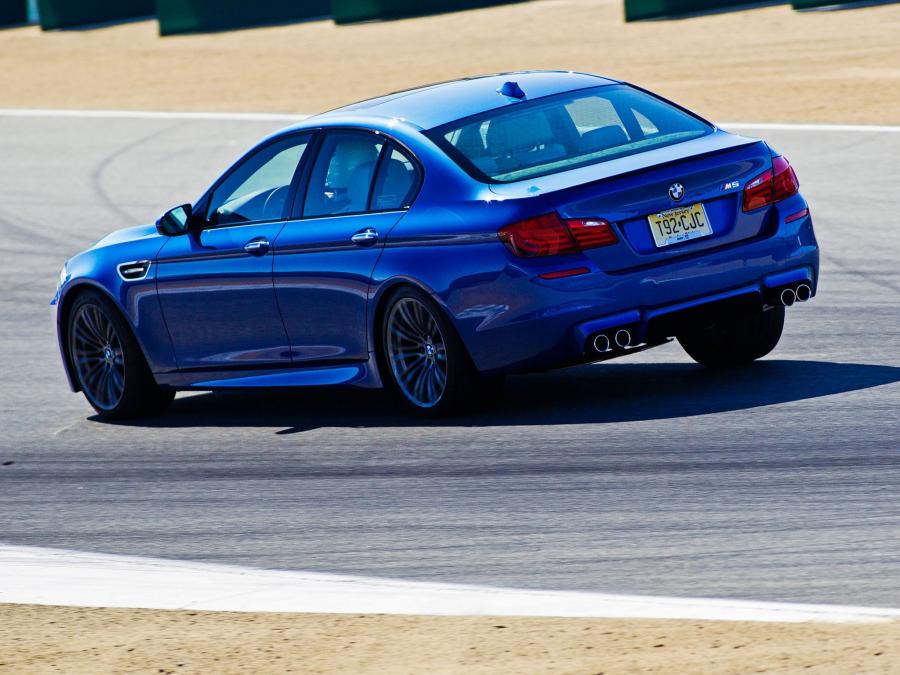  BMW M5 2011 года  (US) (фото 21 из 24)